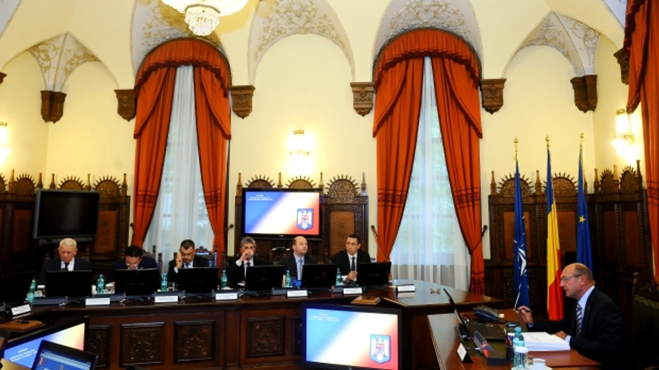 
    Traian Băsescu este cel care prezidează ședința  