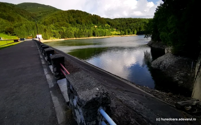Lacul Valea de Peşti. Foto: Daniel Guţă. ADEVĂRUL.