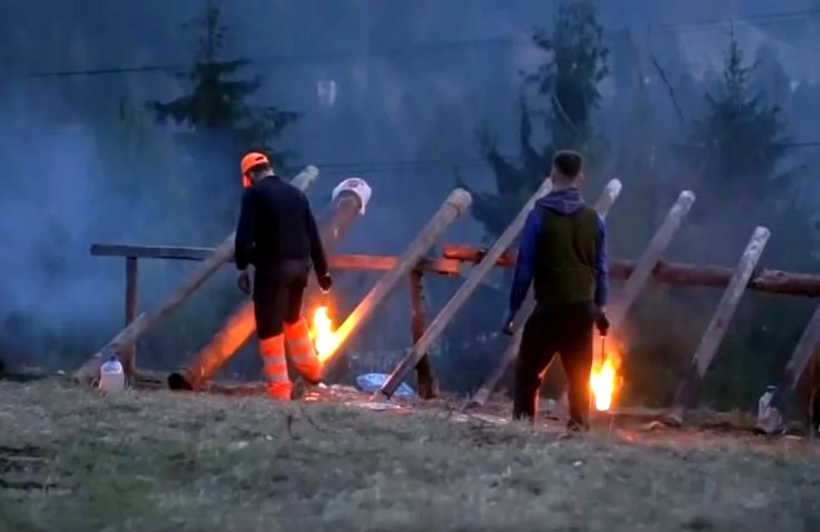 Obiceiul puşcatului la Câmpeni. Foto: captură video youtube