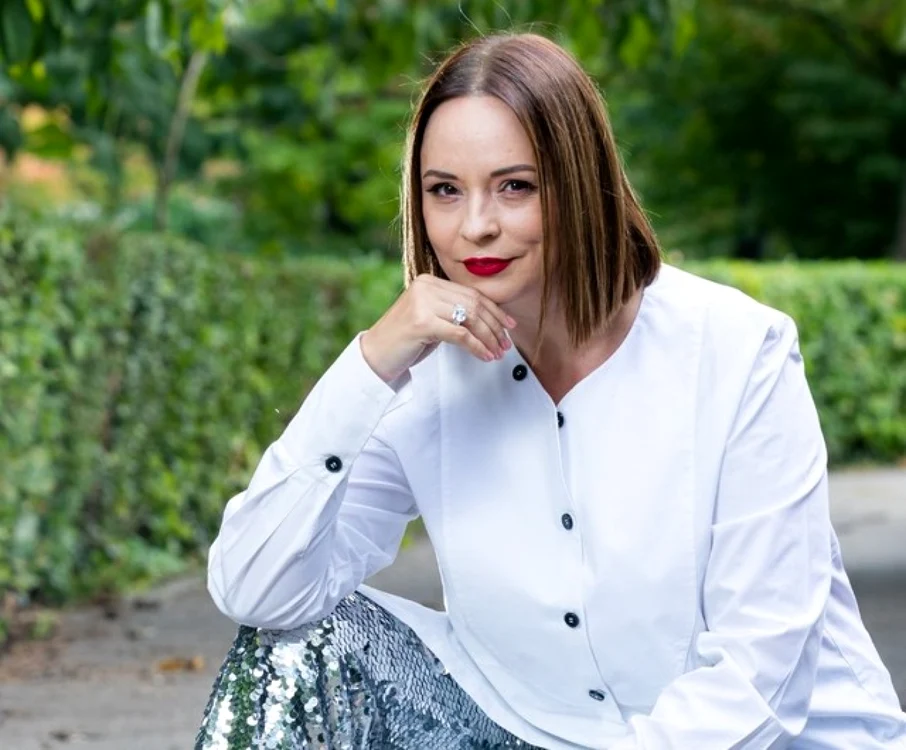 Andreea Marin şi-a lansat propria colecţie de bijuterii. Cu această ocazie, Zână a prezentat-o lumii mondene, pe fiica sa de 14 ani.