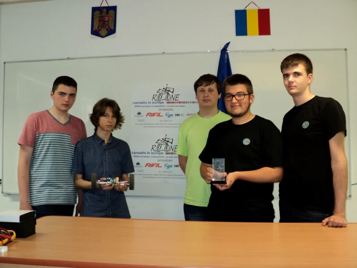 Echipa Ro-Sat One de la CN de Informatică Piatra Neamţ, victorioasă la Cansat 2014 FOTO Florin Jbanca