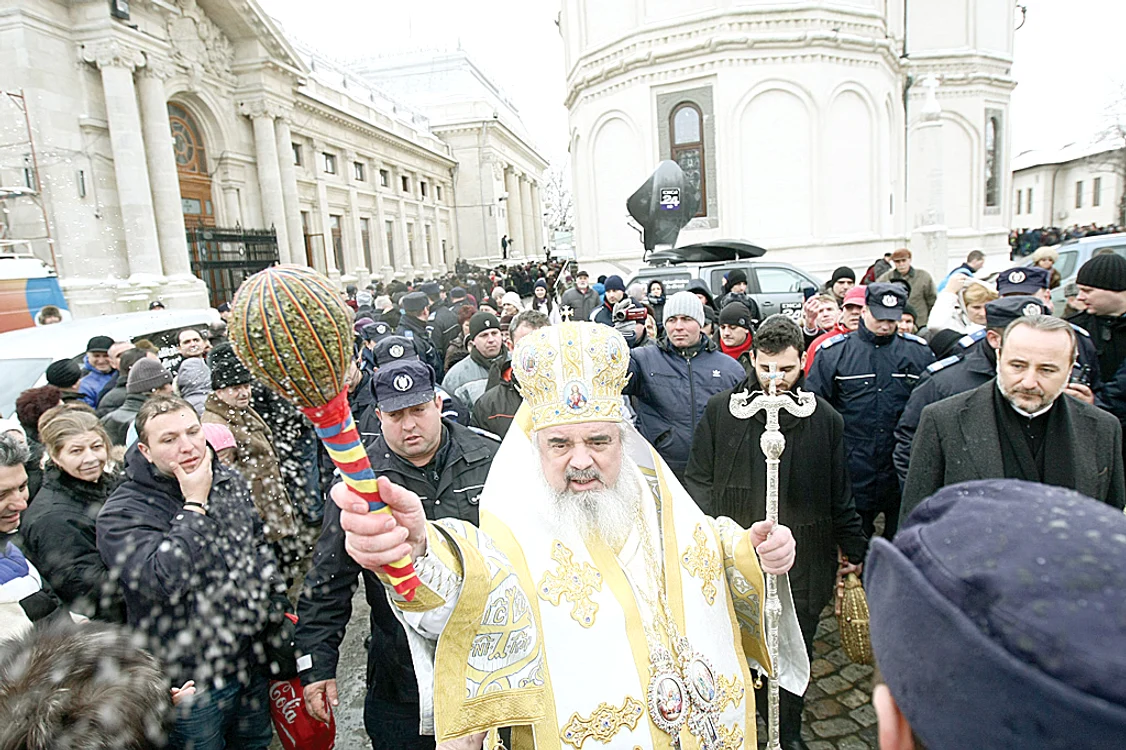 Patriarhul Daniel a participat la înmormântarea femeii de serviciu ucisă de incendiul din ColectivFoto: Dorin Constanda