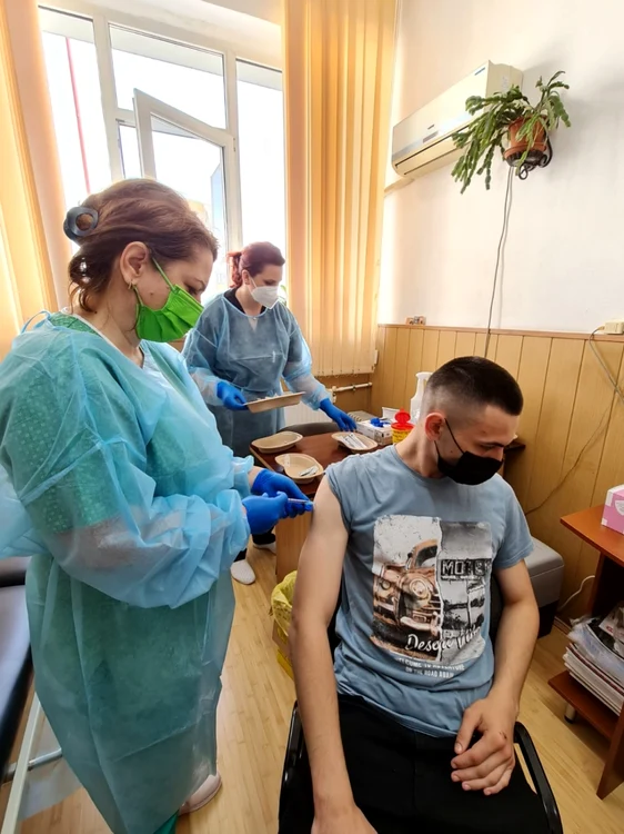 Echipele mobile de vaccinatori ajung în această săptămână în liceele din Olt în care sunt solicitări pentru elevii 16+ FOTO: Adevărul