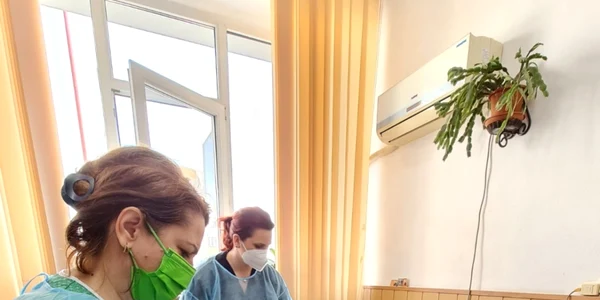 elevi vaccinaţi prin intermediul echjpelor mobile