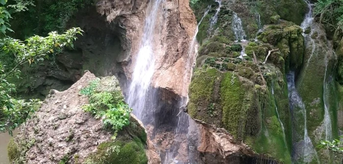 
    Așa arată Cascada Bigăr, după ce o porțiune considerabilă din ea s-a prăbușit sub propria greutate Sursă foto: Adevărul   