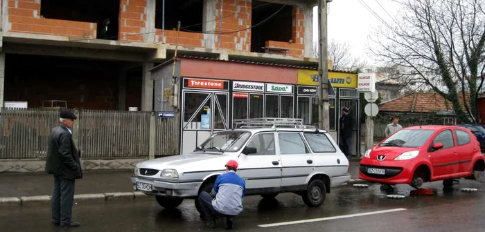 Vulcanizările sunt luate cu asalt de şoferi