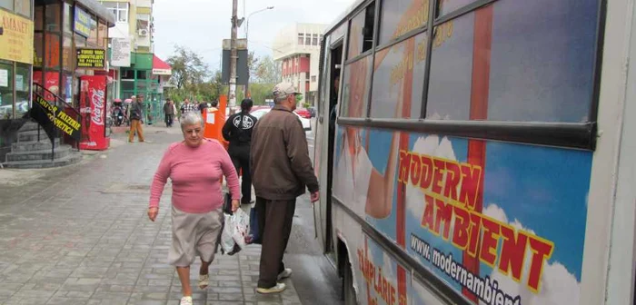 Pensionarii circulă deocamdată cu bilet