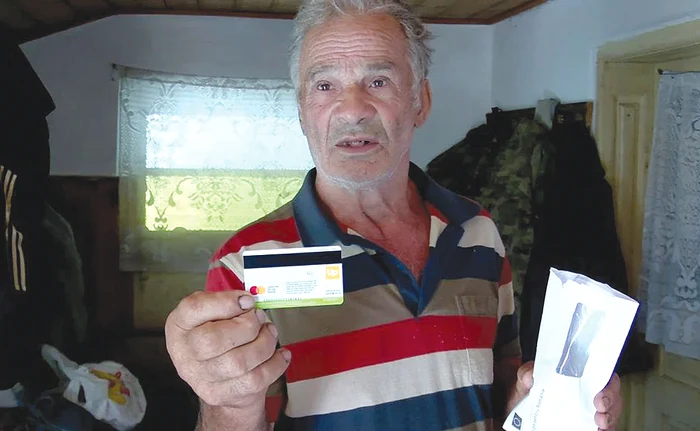 Domnul Stelian a fost la un pas să rămână fără card. FOTO: Iulian Bunilă