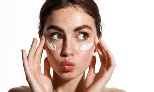 Obiceiuri care imbatranesc tenul  Sursa foto shutterstock 1941572701 jpg