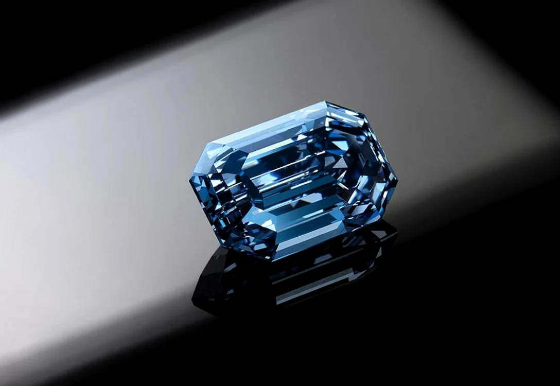 Cel mai valoaros diamant albastru din lume s-ar putea vinde la un preț astronomic