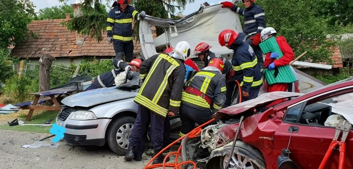 Bărbatul a murit la scurt timp după ce a fost descarcerat FOTO ISU Sălaj