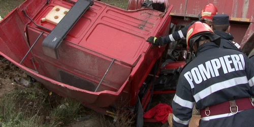 tir răsturnat pe dealul balota FOTO Corina Macavei 