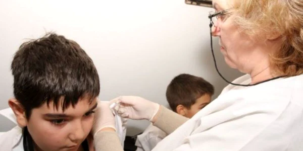 Cabinetele medicale şcolare sunt pe cale de dispariţie