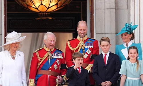 Regele Charles, Regina Camilla, Kate Middleton, Prințul William și copiii George, Charlotte și Louis trooping the colour foto profimedia jpg