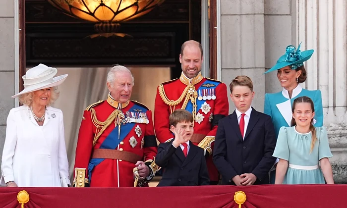 Regele Charles, Regina Camilla, Kate Middleton, Prințul William și copiii George, Charlotte și Louis trooping the colour foto profimedia jpg