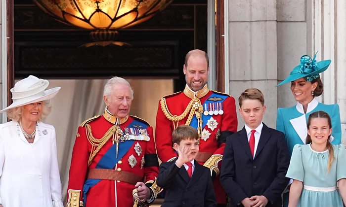 Regele Charles, Regina Camilla, Kate Middleton, Prințul William și copiii George, Charlotte și Louis trooping the colour foto profimedia jpg