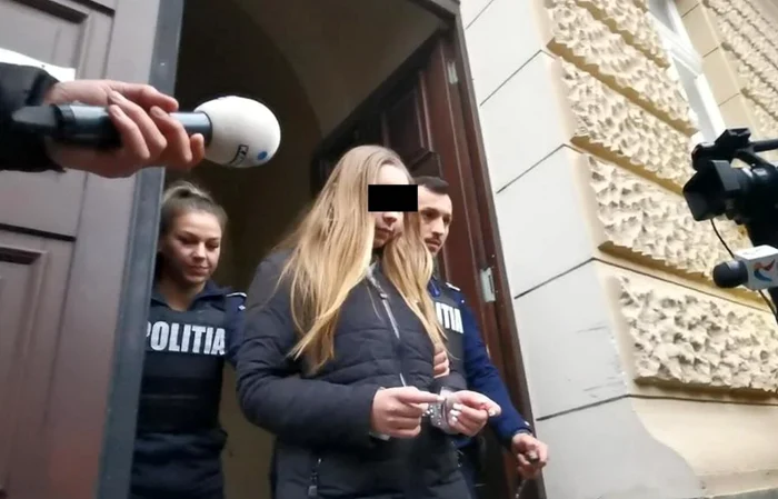 Procesul elevei din Bihor care și-a înjunghiat pedagogul continuă sub acuzația de tentativă de omor calificat