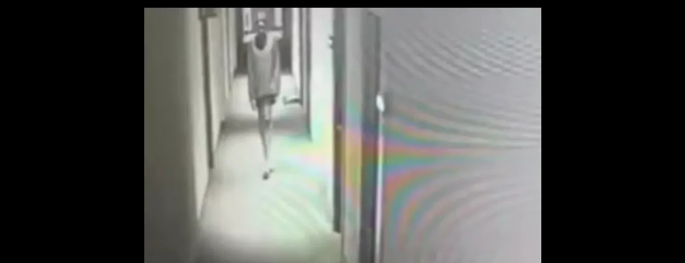 Voleibalista, surprinsă de camerele video înainte de a se arunca de la etaj