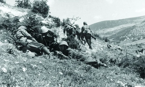 Soldați români surprinși în luptă în sudul Uniunii Sovietice (© Getty Images)