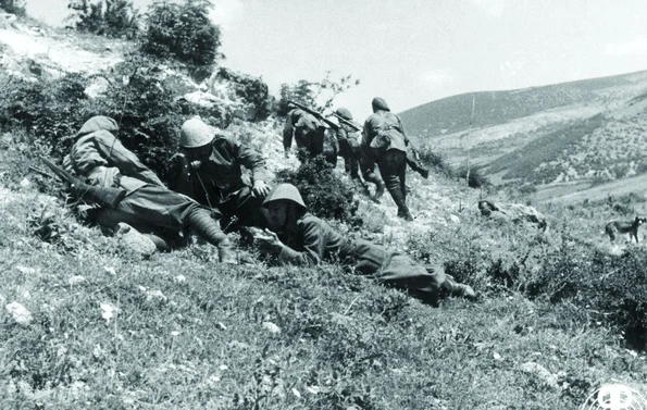 Soldați români surprinși în luptă în sudul Uniunii Sovietice (© Getty Images)