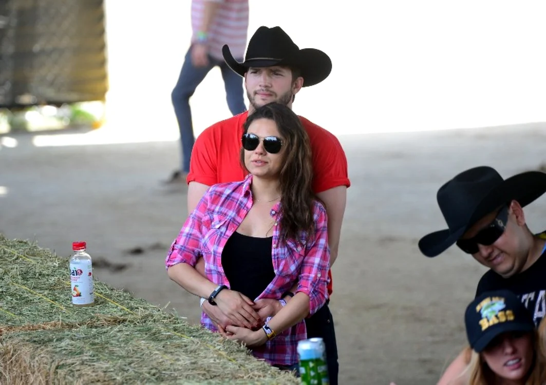 Mila
Kunis a debutat în televiziune cu un rol în serialul „Anii
’70/That ’70s
Show“, acolo unde a fost colegă de distribuşie cu Ashton Kutcher
FOTO AFP