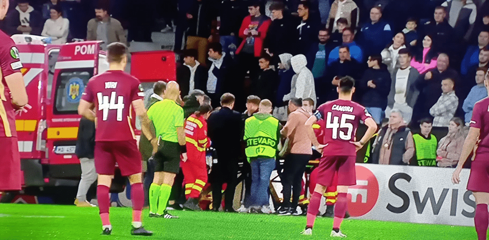 Comentariu grețos la meciul CFR - Slavia, când o ambulanță a intrat să salveze un spectator. ”Sper să nu strice gazonul”