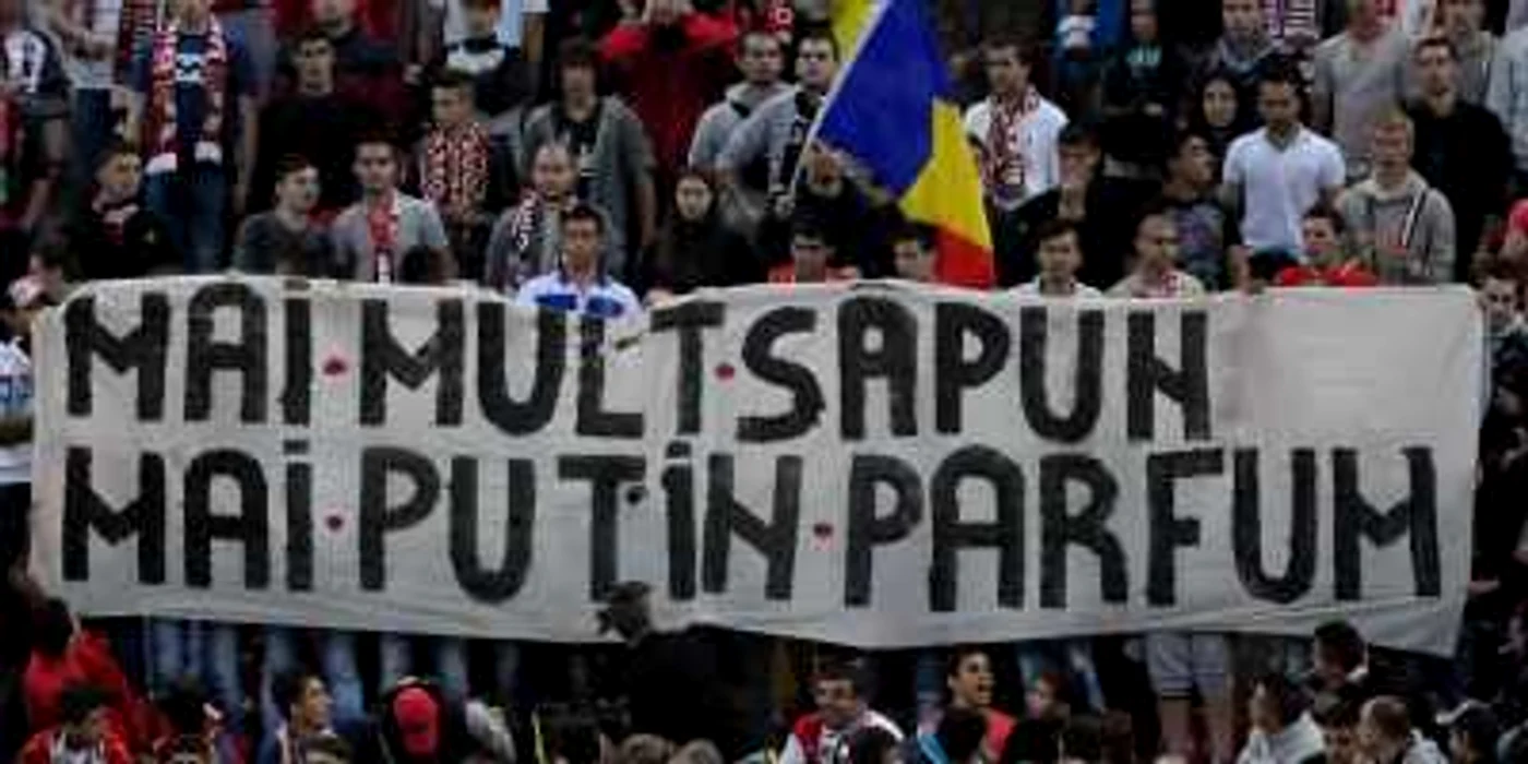 Fanii lui Dinamo dezaprobă atitudinea celor care conduc clubul alb-roşu