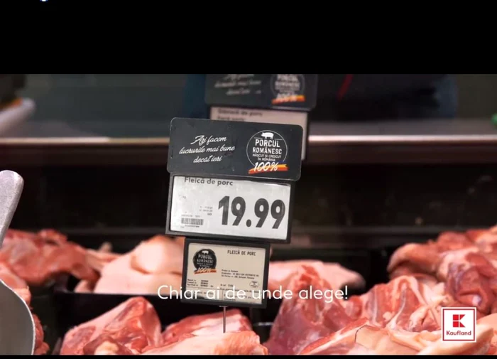 calarasi carnea romaneasca de porc in supermarket foto Captura video