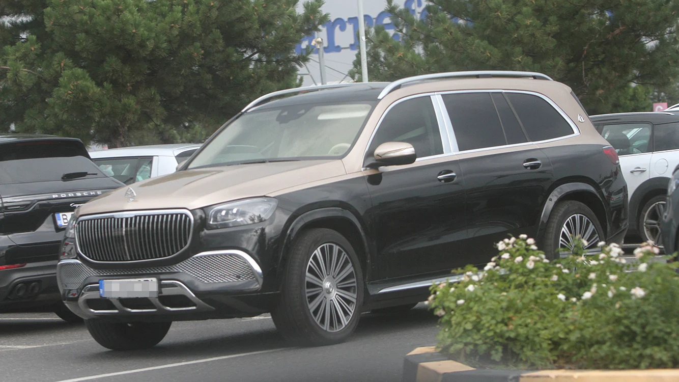 Cristina conduce un Maybach, ca și soțul ei. Foto: blitz
