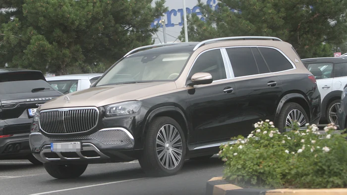 Cristina conduce un Maybach, ca și soțul ei. Foto: blitz