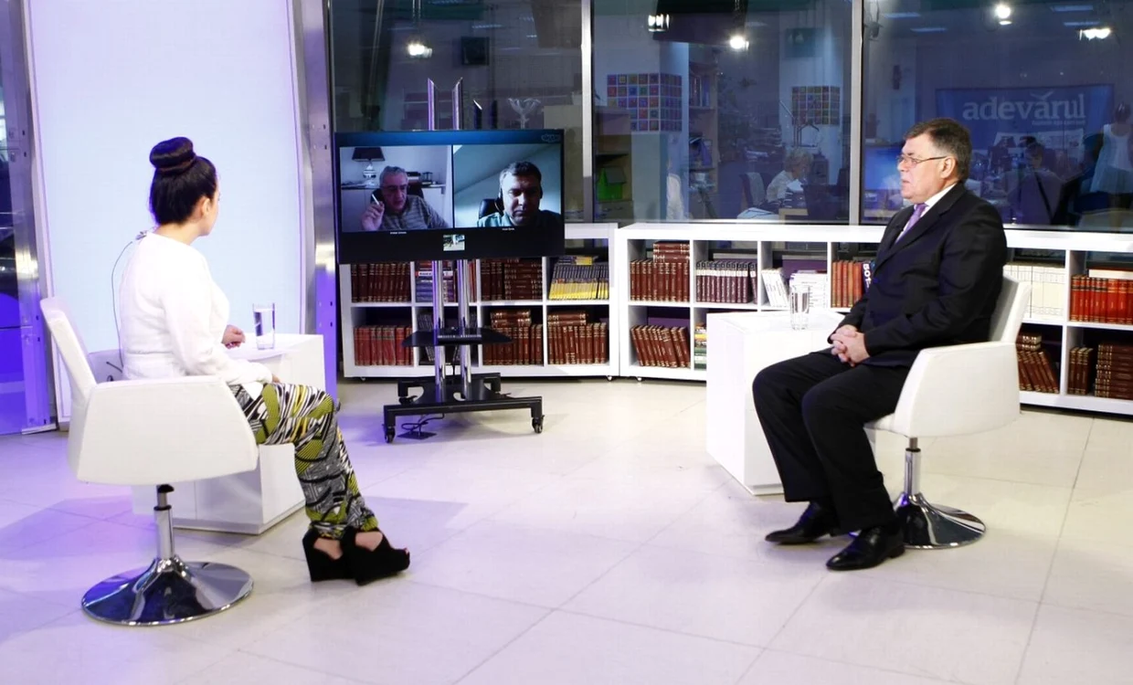 De la stânga la dreapta: Diana Rusu, Cristian Unteanu (prin Skype), Victor Chirilă (prin Skype) şi E.S. Iurie Reniţă, ambasadorul Republicii Moldova la Bucureşti FOTO David Muntean