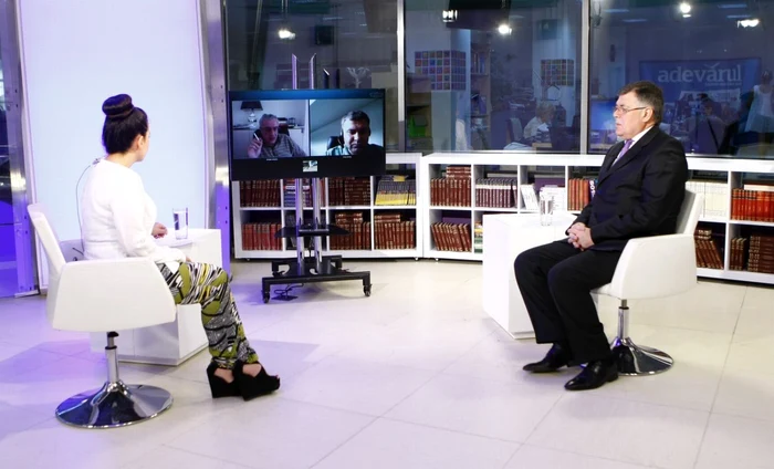 De la stânga la dreapta: Diana Rusu, Cristian Unteanu (prin Skype), Victor Chirilă (prin Skype) şi E.S. Iurie Reniţă, ambasadorul Republicii Moldova la Bucureşti FOTO David Muntean
