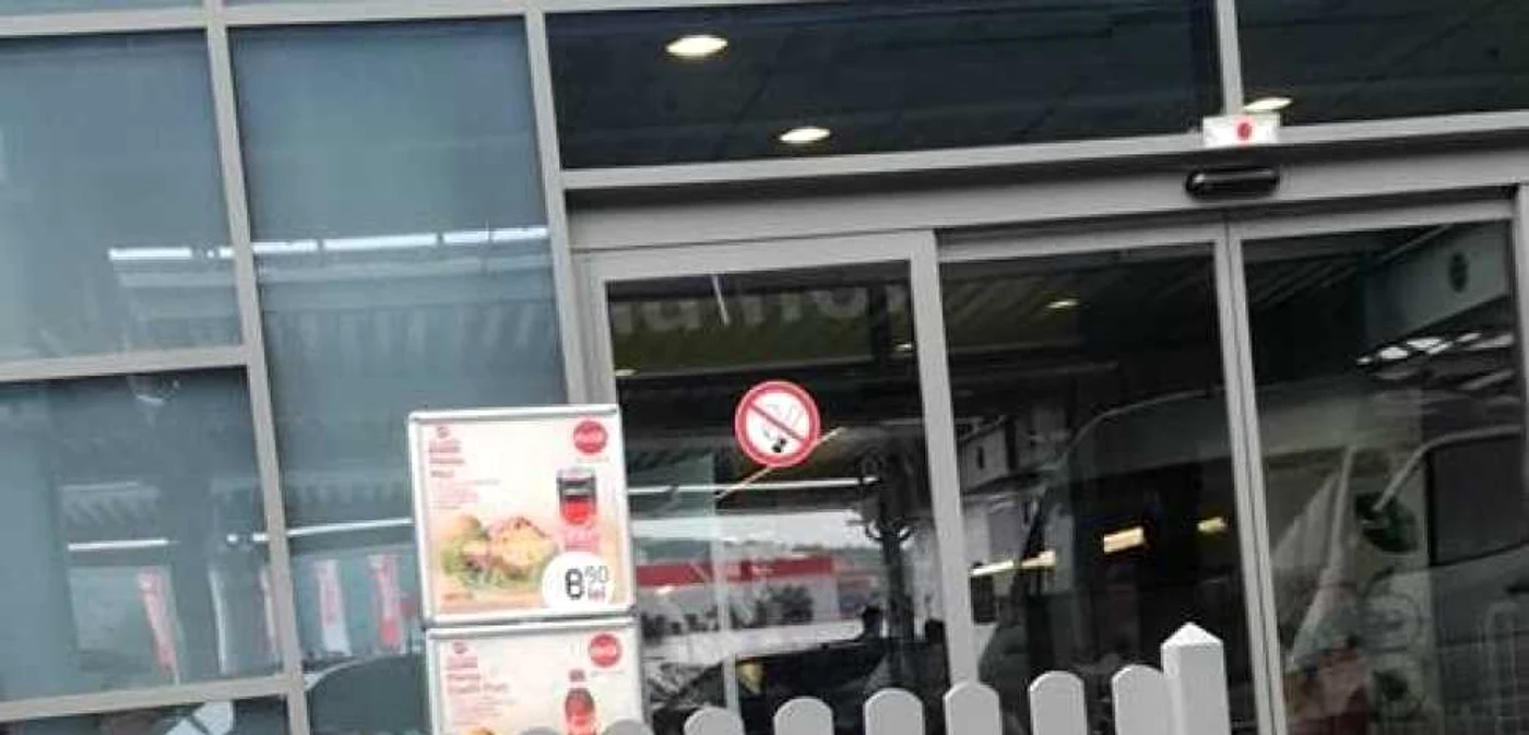 Chiftelele ar fi fost cumpărate de la bufetul-grill „Pauza Mică”, din cadrul Selgros Bistriţa