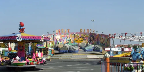 Parc de distracții în parcarea Real