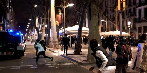 Confruntari intre protestatari si politie la Barcelona FOTO EPA-EFE