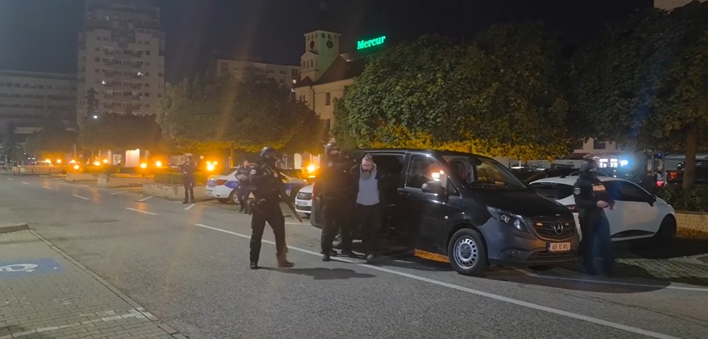 A intrat cu o armă și o grenadă de airsoft în sediul Poliției din Alba Iulia și a cerut să fie împușcat