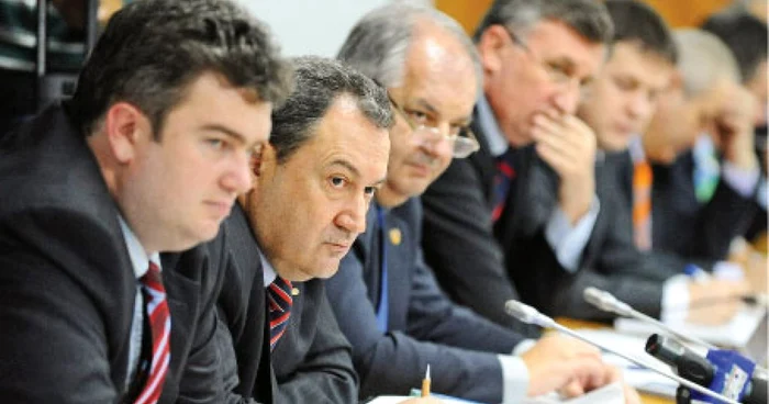 Bugetul a fost adoptat de comisii şi va fi dezbătut azi în plenul Parlamentului