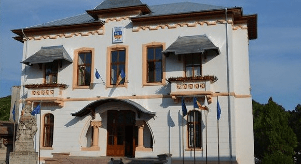 Seif furat de la Primăria Slatina. Hoții au operat noaptea. „Era gol, noi nu lăsăm banii acolo“
