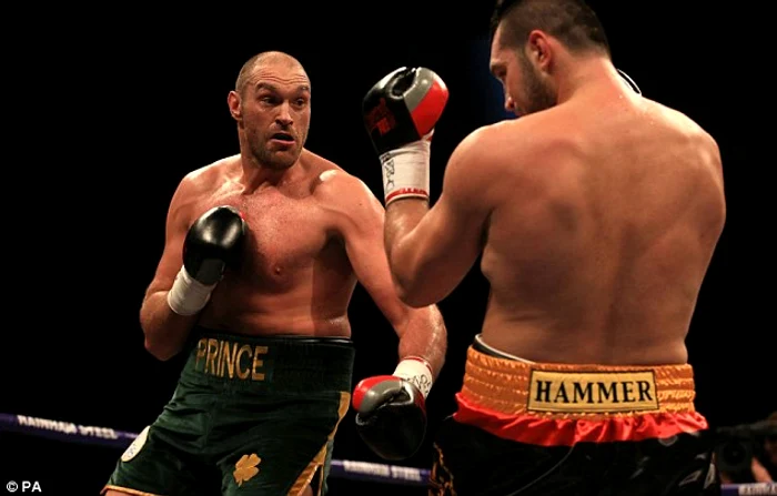 
    Ciocan (dreapta) n-a avut multe şanse contra lui Fury  