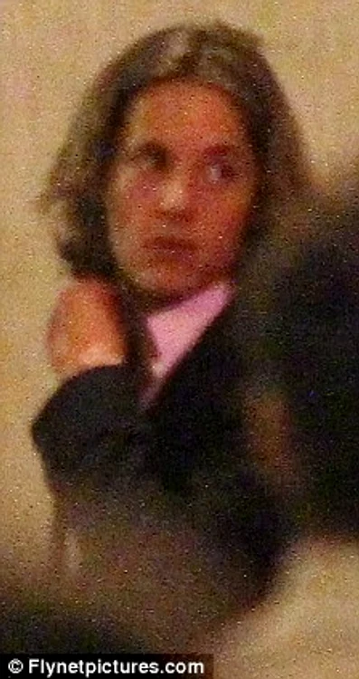 article 2044106 0e2c055100000578 538 224x423 jpeg