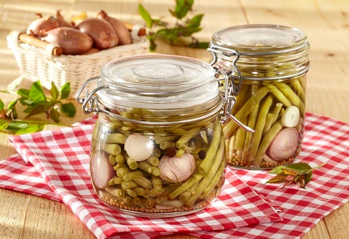 fasole verde cu ceapa rosie in otet jpeg