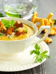 Supa crema de ciuperci  Sursa foto shutterstock 195411785 jpg