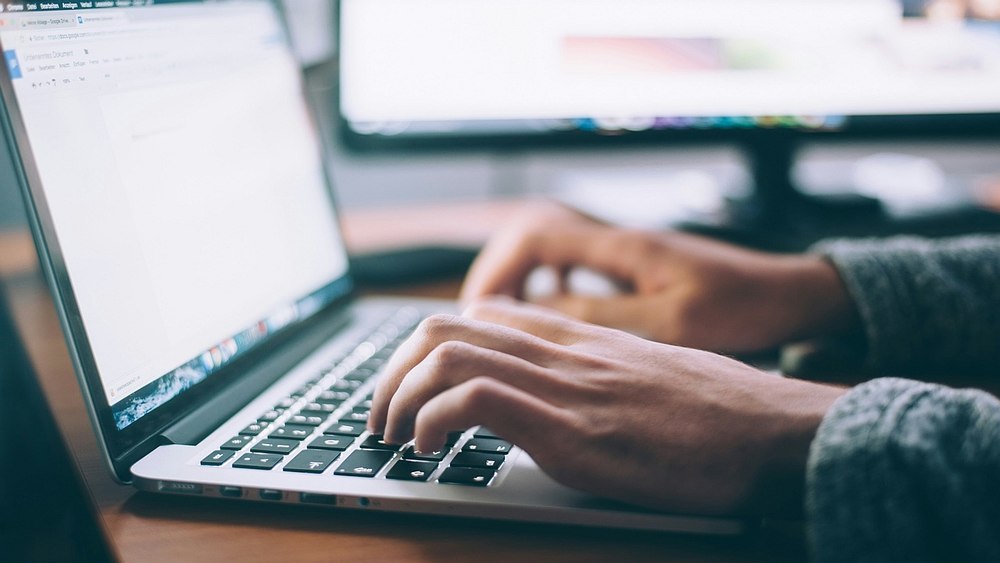 MacBook Pro: performanță și inovație pentru utilizatorii exigenți