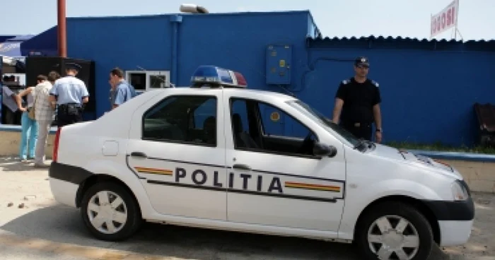 Loganul era parcat în fața sediului Poliției