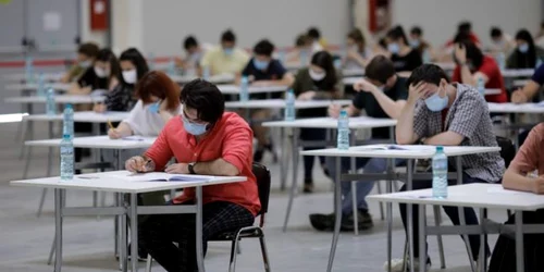 Examen de admitere la Universitatea de Medicina si Farmacie Carol Davila din Bucuresti desfăşurat într-un pavilion din complexul expoziţional Romexpo FOTO Inquam Photos / George Calin