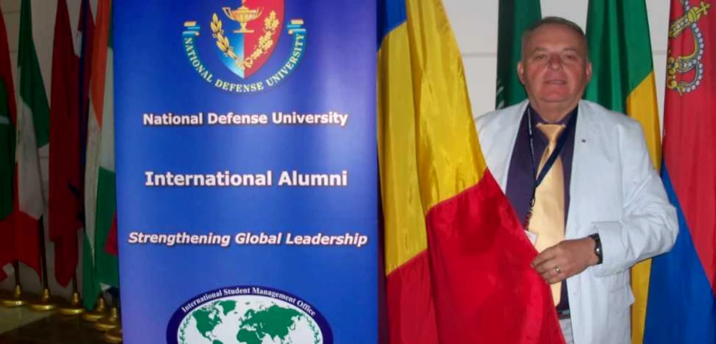 Generalul Mircea Mândru, acum în rezervă, a studiat la Universitatea Naţională de Apărare a SUA.