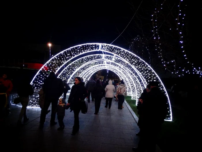 Luminile de sărbătoare s-au aprins  şi în Slatina în seara de Sfântul Nicolae