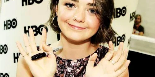 Maisie Williams la Comic Con FOTO Facebook