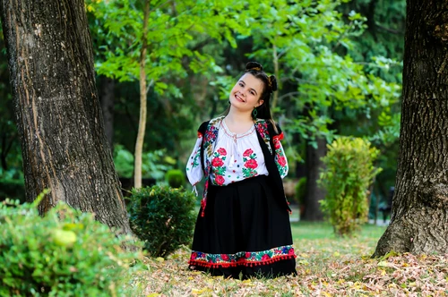 Lorelai a început clasa a IX-a la Liceul de Arte din Târgovişte