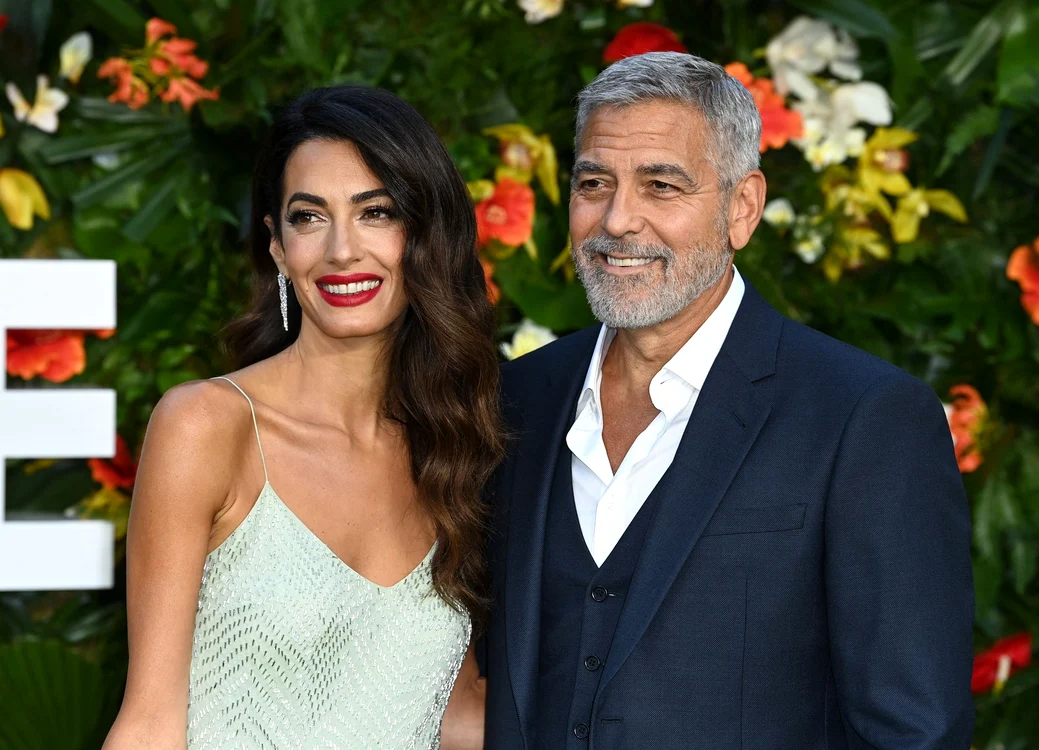 Amal şi George Clooney au părăsit proprietatea din sudul Franţei din cauza incendiilor. FOTO: arhivă